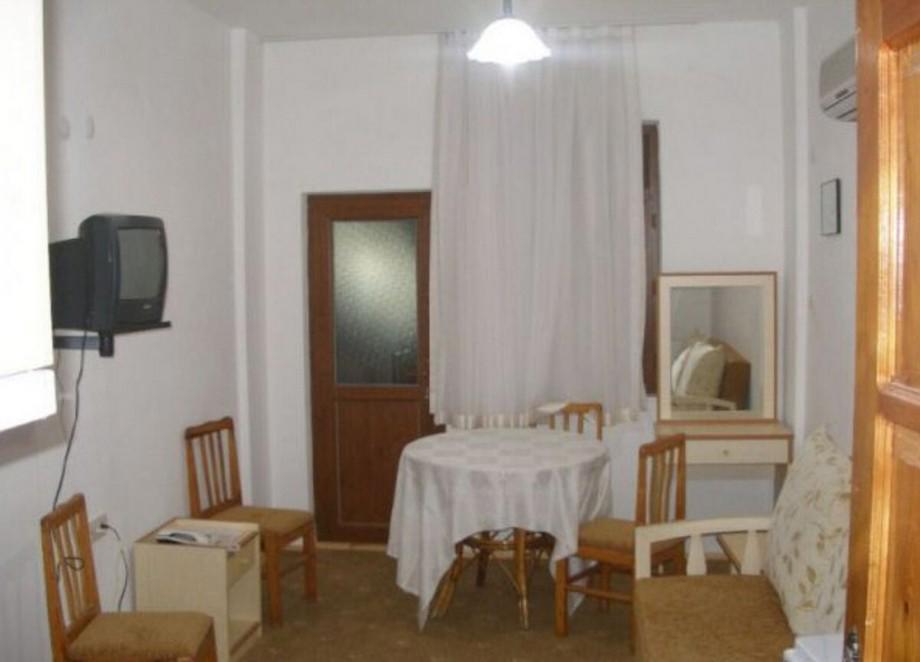 Suzanne Hotel & Restaurant