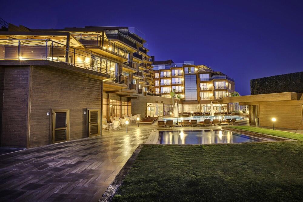Qlusive Hotel