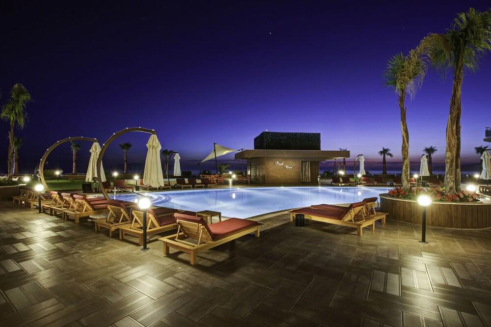 Qlusive Hotel