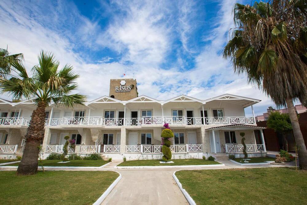 Risus Beach Resort Hotel
