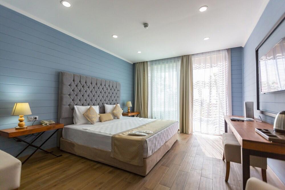 Risus Beach Resort Hotel