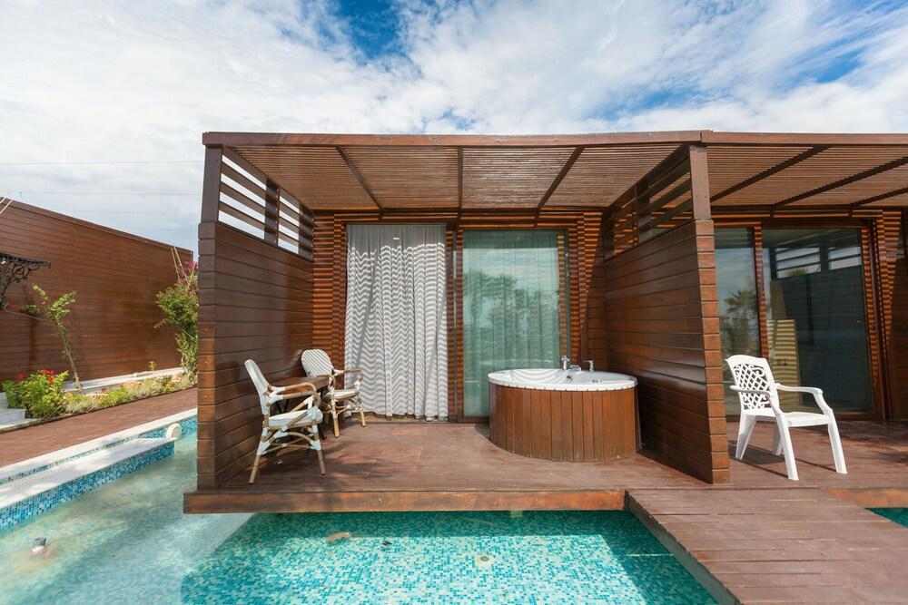 Risus Beach Resort Hotel