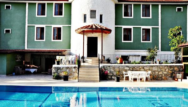 Tarzan Family Hotel