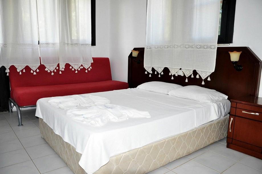 Tarzan Family Hotel