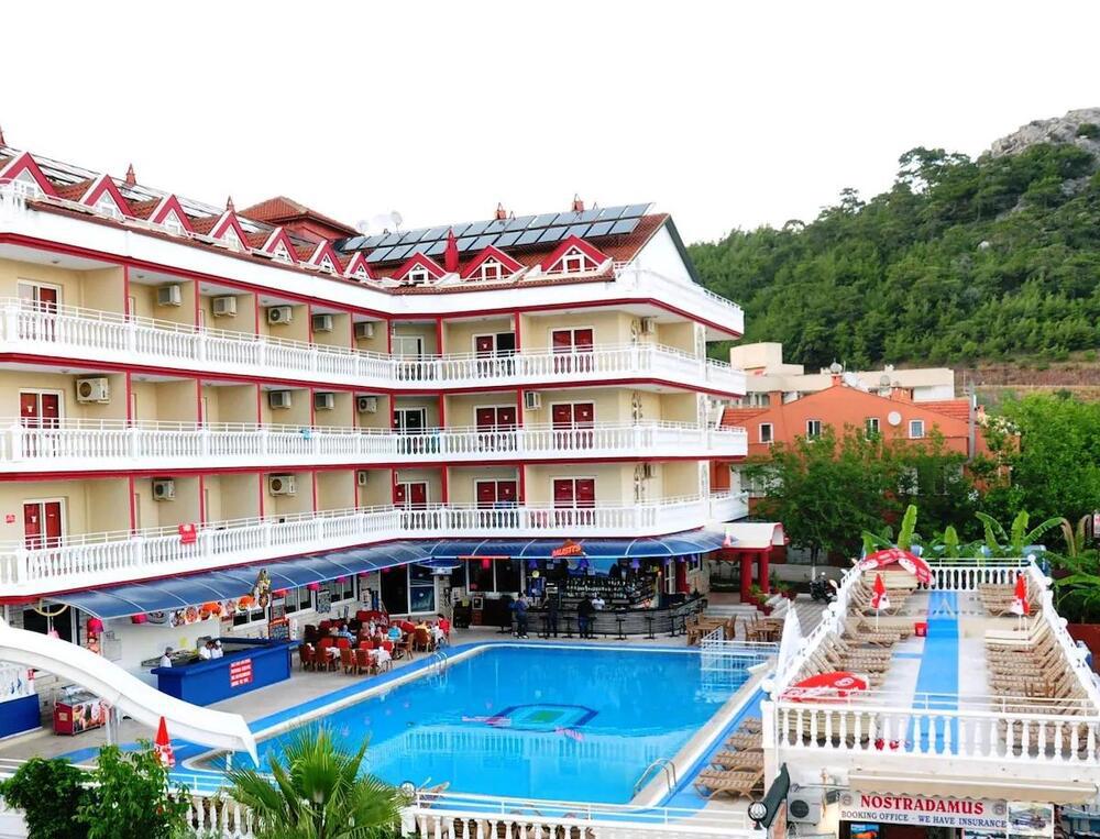 Musti's Royal Plaza Hotel