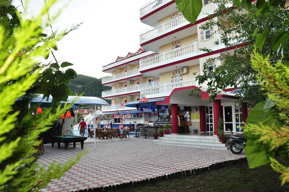 Musti's Royal Plaza Hotel
