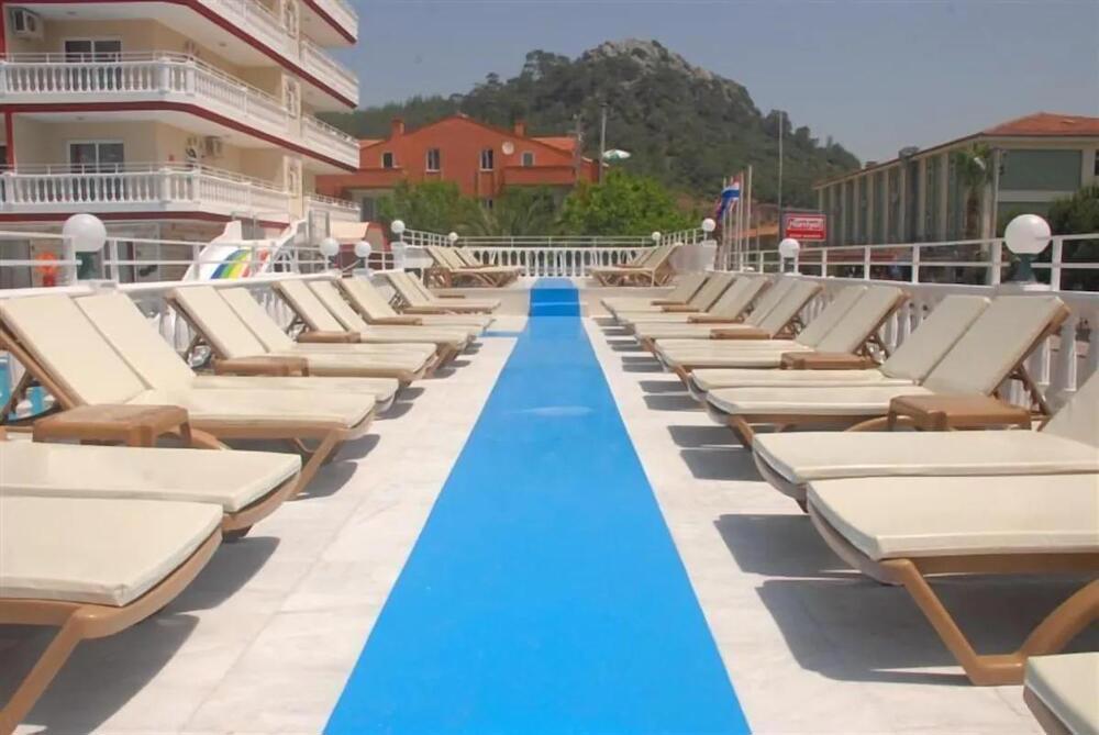 Musti's Royal Plaza Hotel