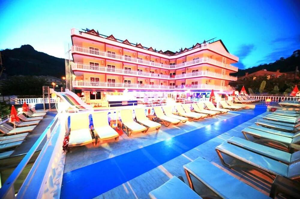 Musti's Royal Plaza Hotel