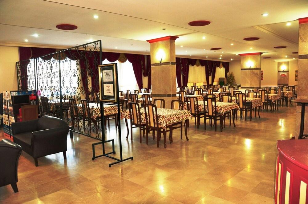 Musti's Royal Plaza Hotel