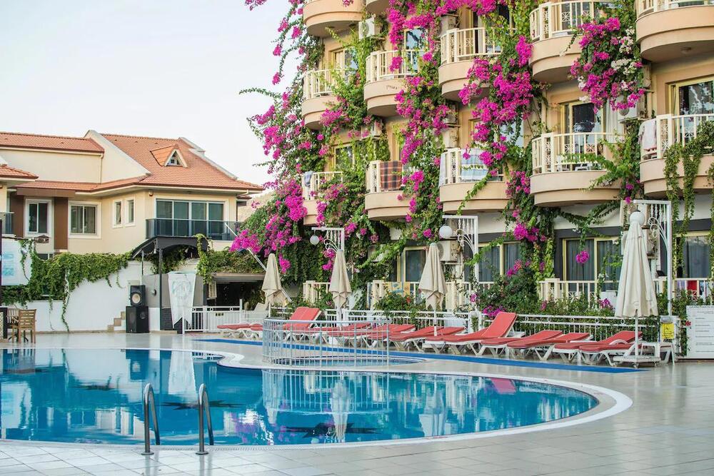 Grand Faros Hotel