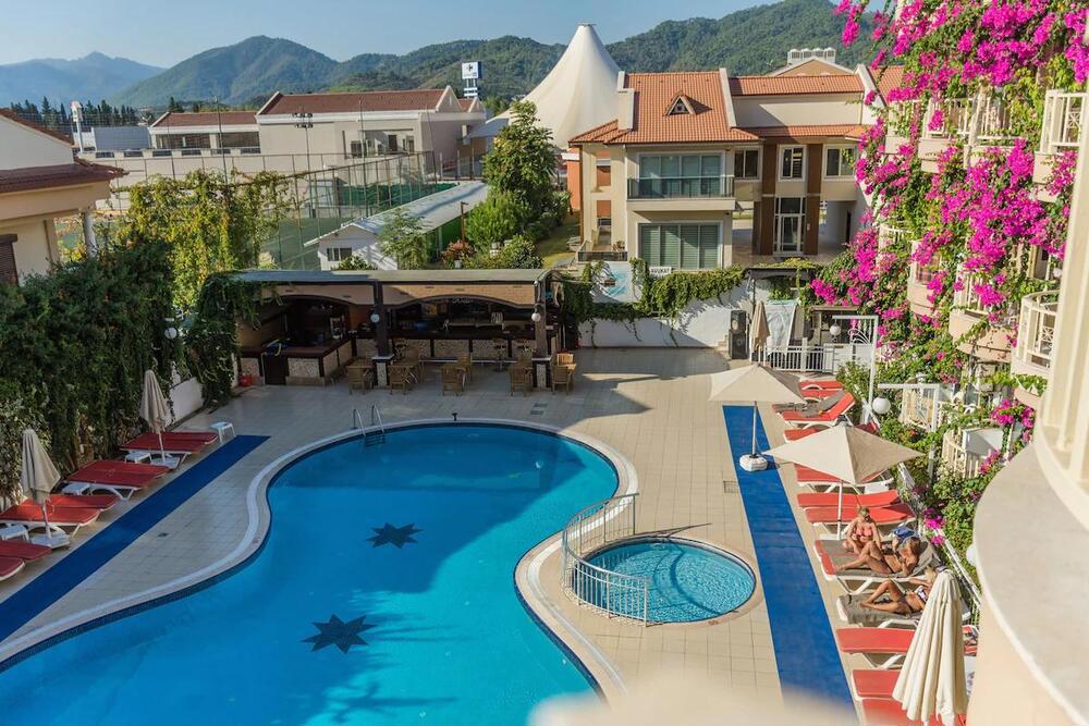 Grand Faros Hotel