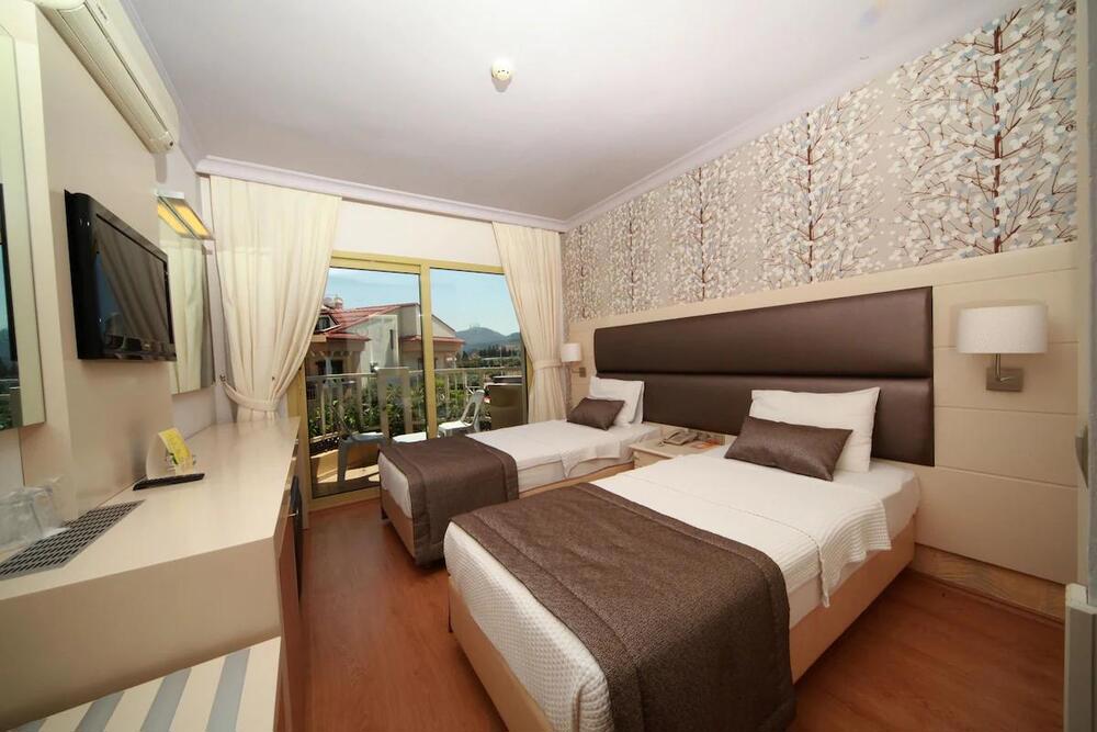 Grand Faros Hotel