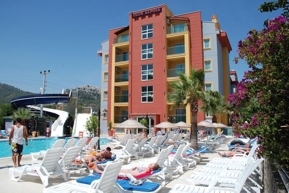 Club Alpina Apartments Hotel