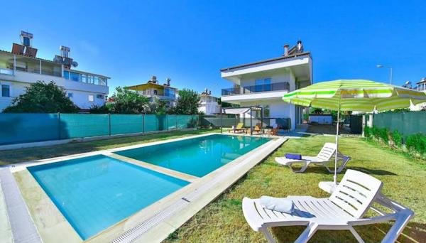 Ev Villas