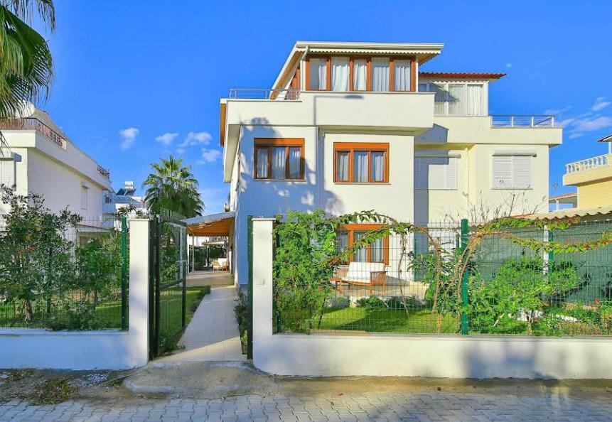 Ev Villas