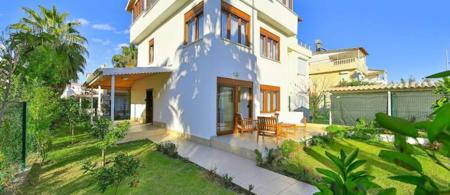 Ev Villas