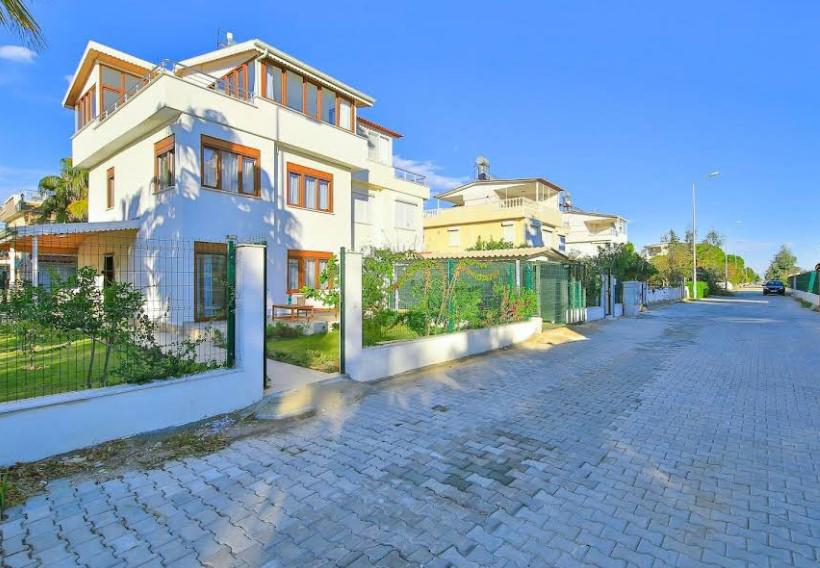 Ev Villas