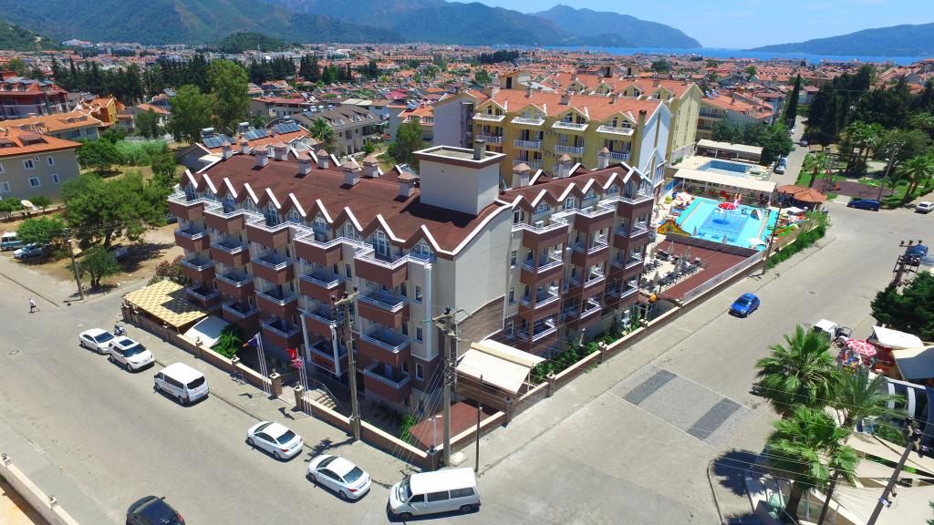 Comet Hotel & Resort