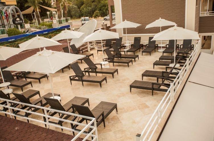 Comet Hotel & Resort