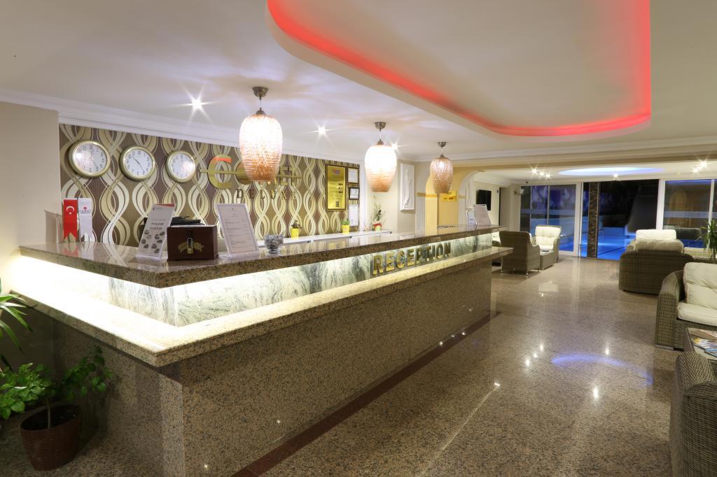 Comet Hotel & Resort
