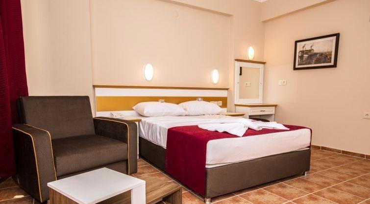 Comet Hotel & Resort