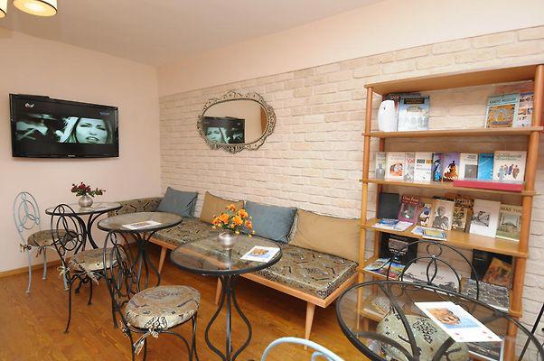 Three Apples Suites And Hotel