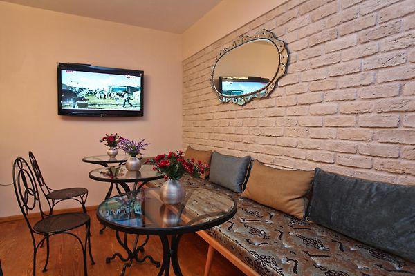 Three Apples Suites And Hotel