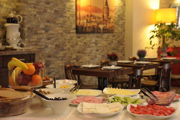 Three Apples Suites And Hotel