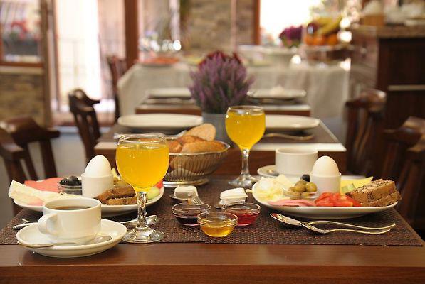 Three Apples Suites And Hotel
