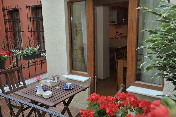 Three Apples Suites And Hotel