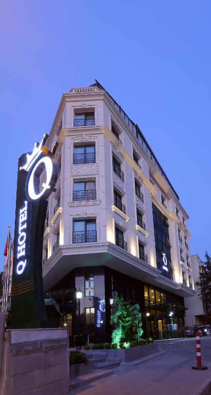 Q Hotel