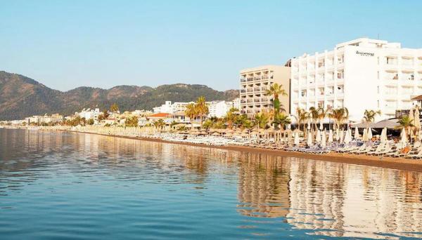 The Beachfront Hotel (+16)