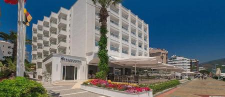 The Beachfront Hotel (+16)