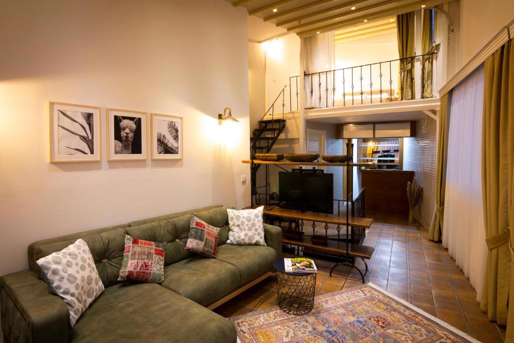 Guzi Rooms & Suites