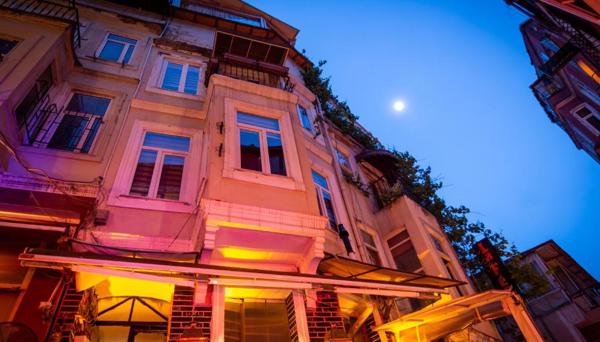 Guzi Rooms & Suites