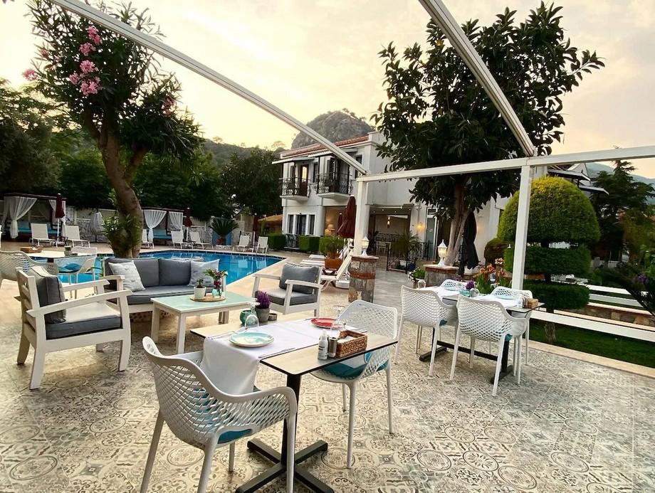 Bronze Hotel