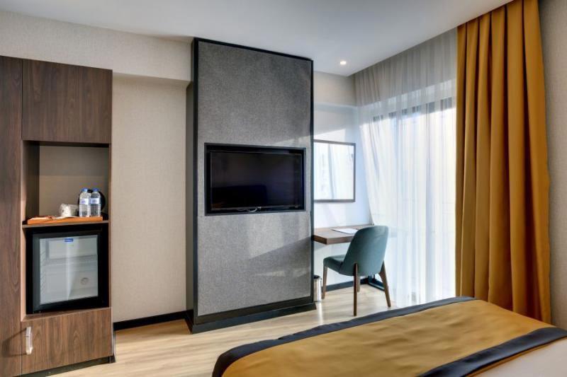 Leo Suites Hotel