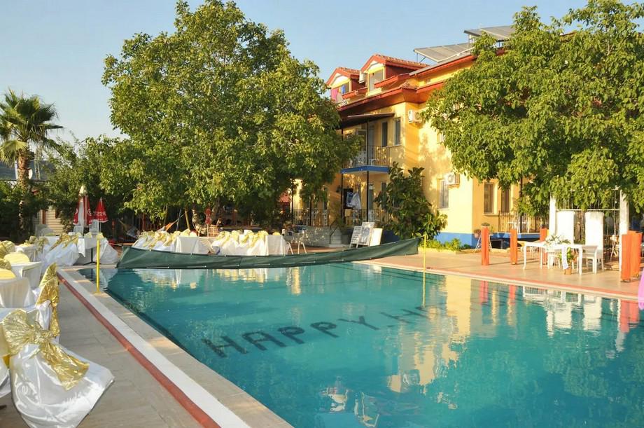 Happy Nur Hotel