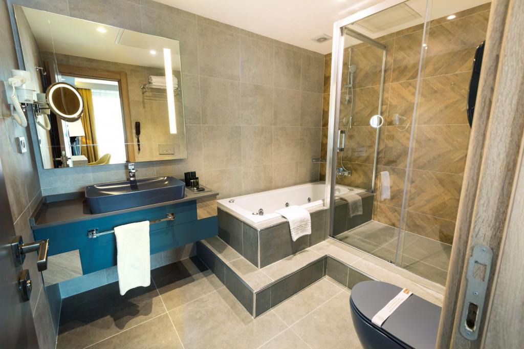 Izz Otel