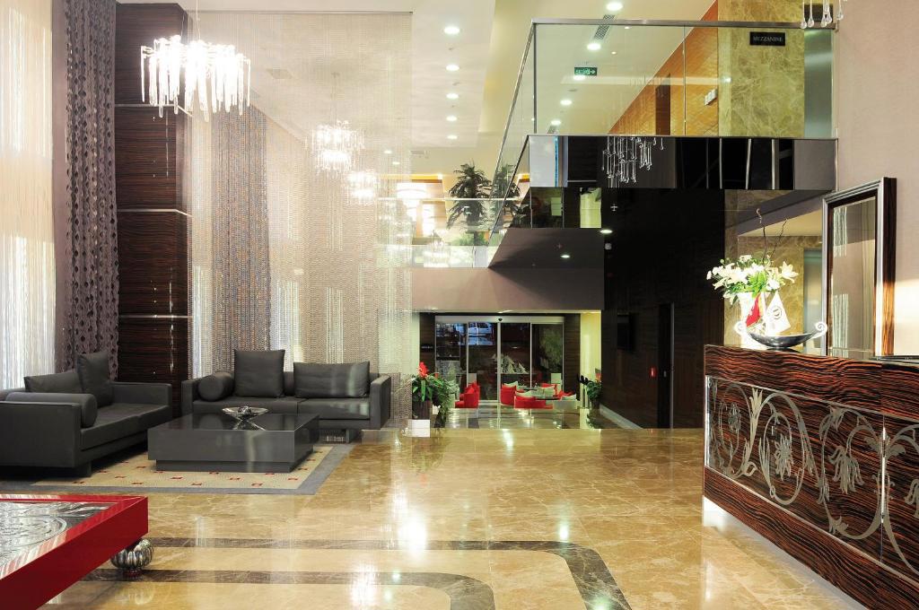 Demora Hotel