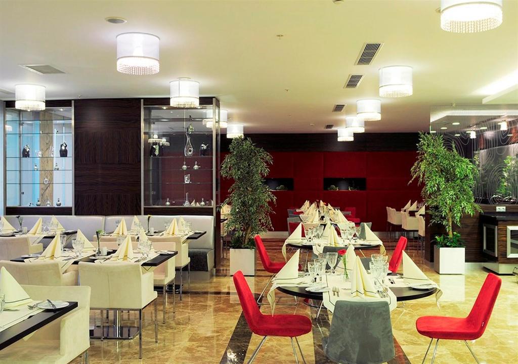 Demora Hotel