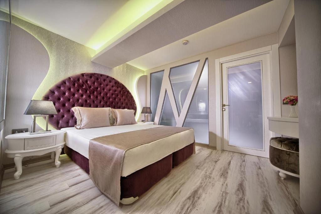 Demonti Hotel
