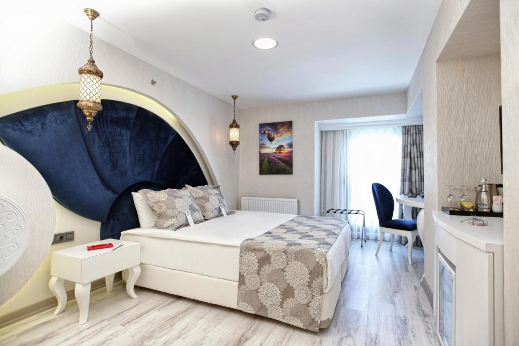 Demonti Hotel