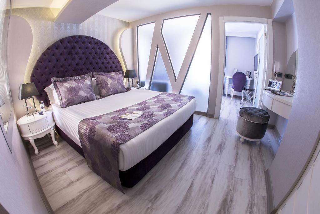 Demonti Hotel