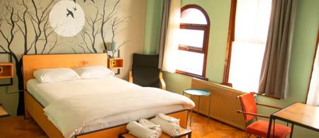 Yolo Hostel