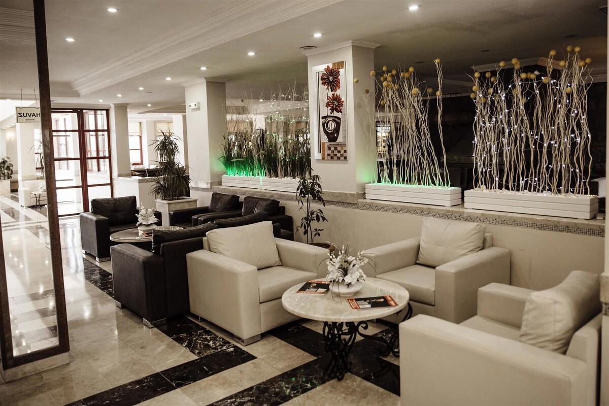 Patalya Lakeside Resort Hotel