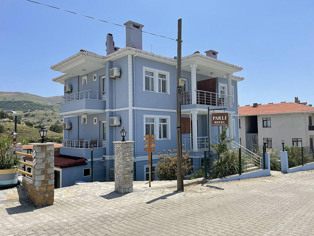 Parli Hotel