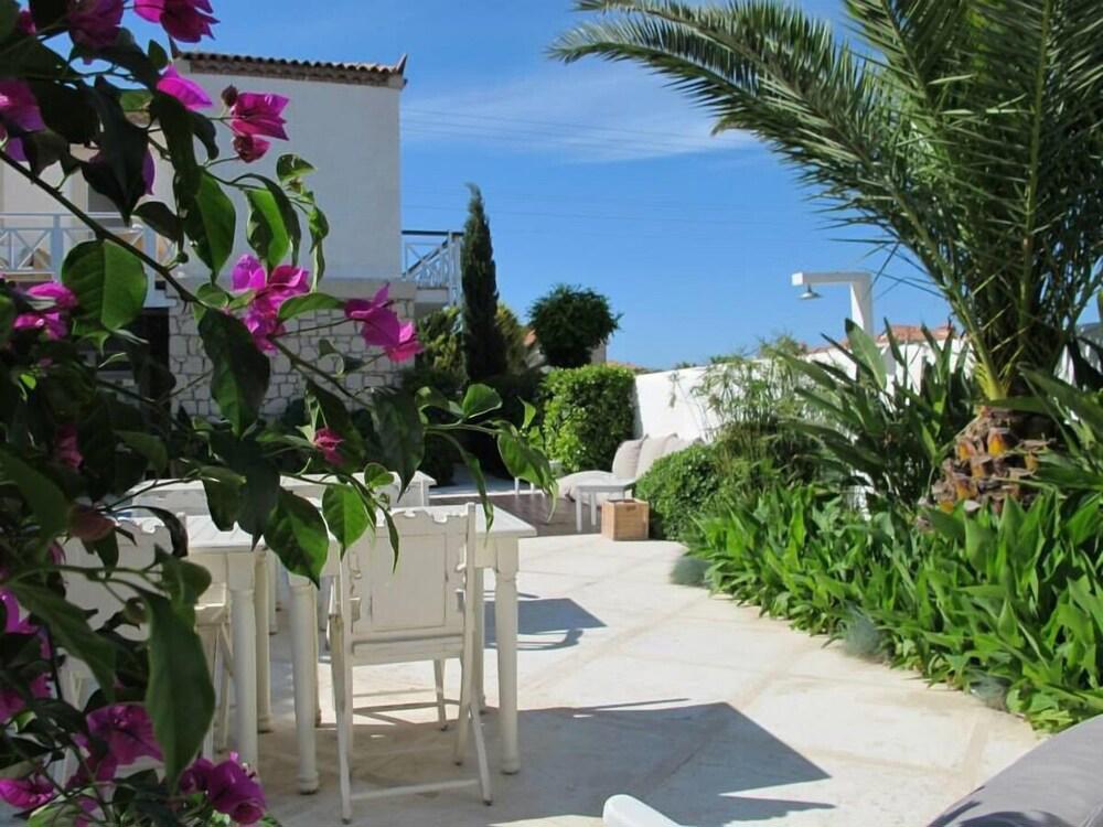 Alenos Boutique Hotel