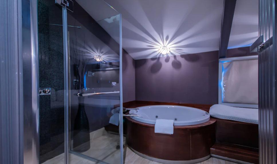 Vernazza Suites Hotel