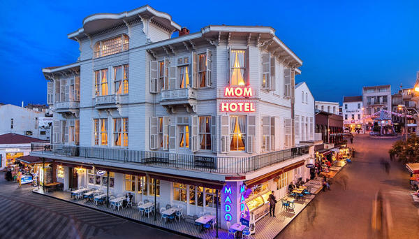 Mom Hotel